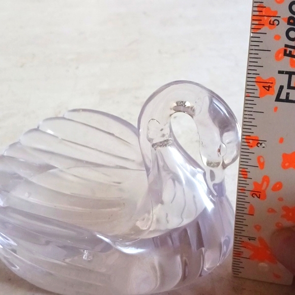 Vintage- Lucite Clear Swan Soap Dish With  Small Soaps, 5 1/2" Long,4" High - Picture 10 of 10